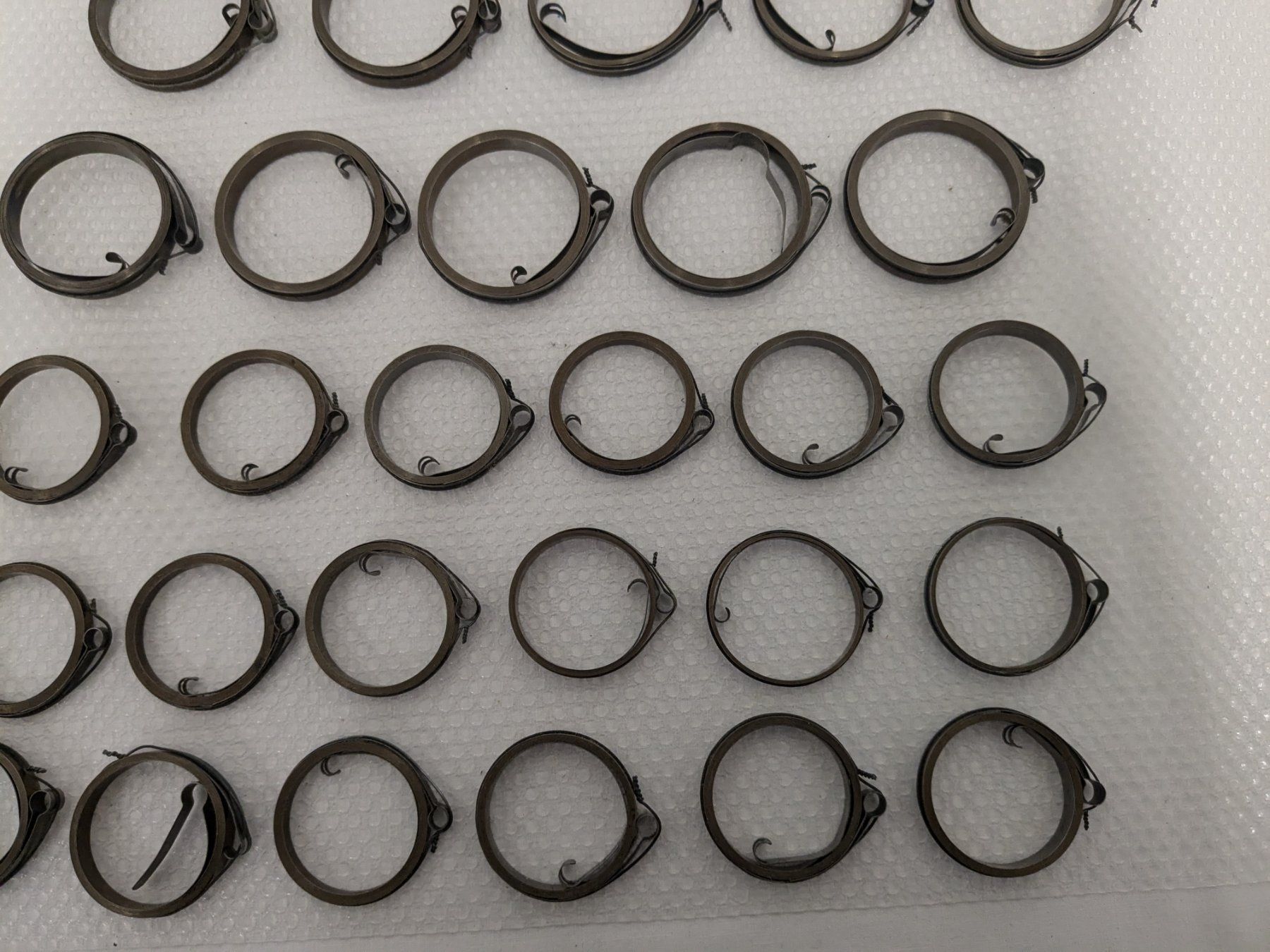 Orologi: Aufzugsfedern Diverse Grössen – Usato da Weinfelden venduto da blaukreuz_brocki_TG 8