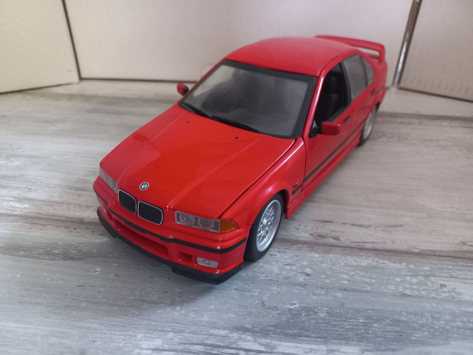 BMW Modellini d'auto: BMW série 3 1/18 UT – Usato da Attalens venduto da remy_s00 1