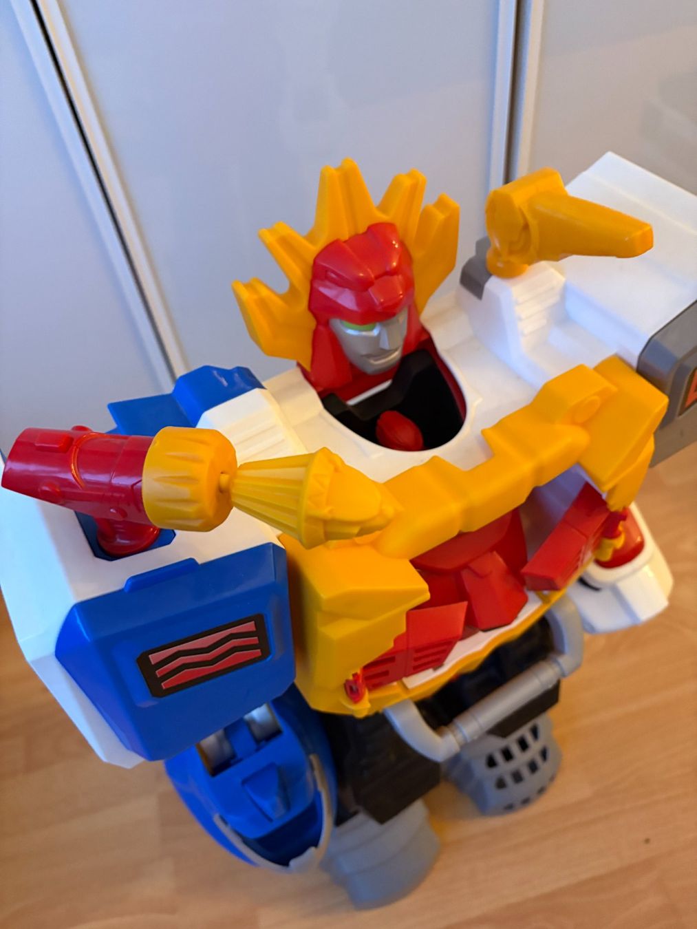 Spielzeuge: Megazord mit Mini Ranger, macht Geräusche – Gebraucht aus Wetzikon ZH von Chrysalia 2