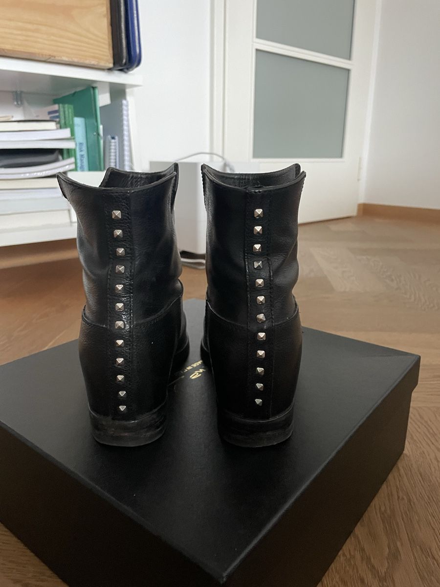 Damenschuhe: Stivaletto nero con piccole borchie – Gebraucht aus Zürich von giu_f6mt 2