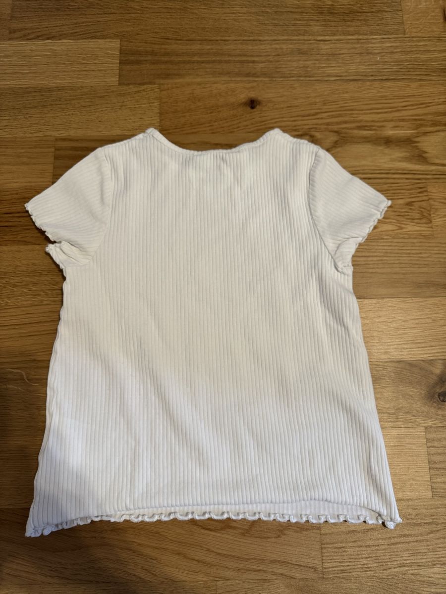 H&M Hemden, T-Shirts & Polos: H&M T-Shirt, Grösse 122/128 – Gebraucht aus Kleinandelfingen von les_gb7w 1
