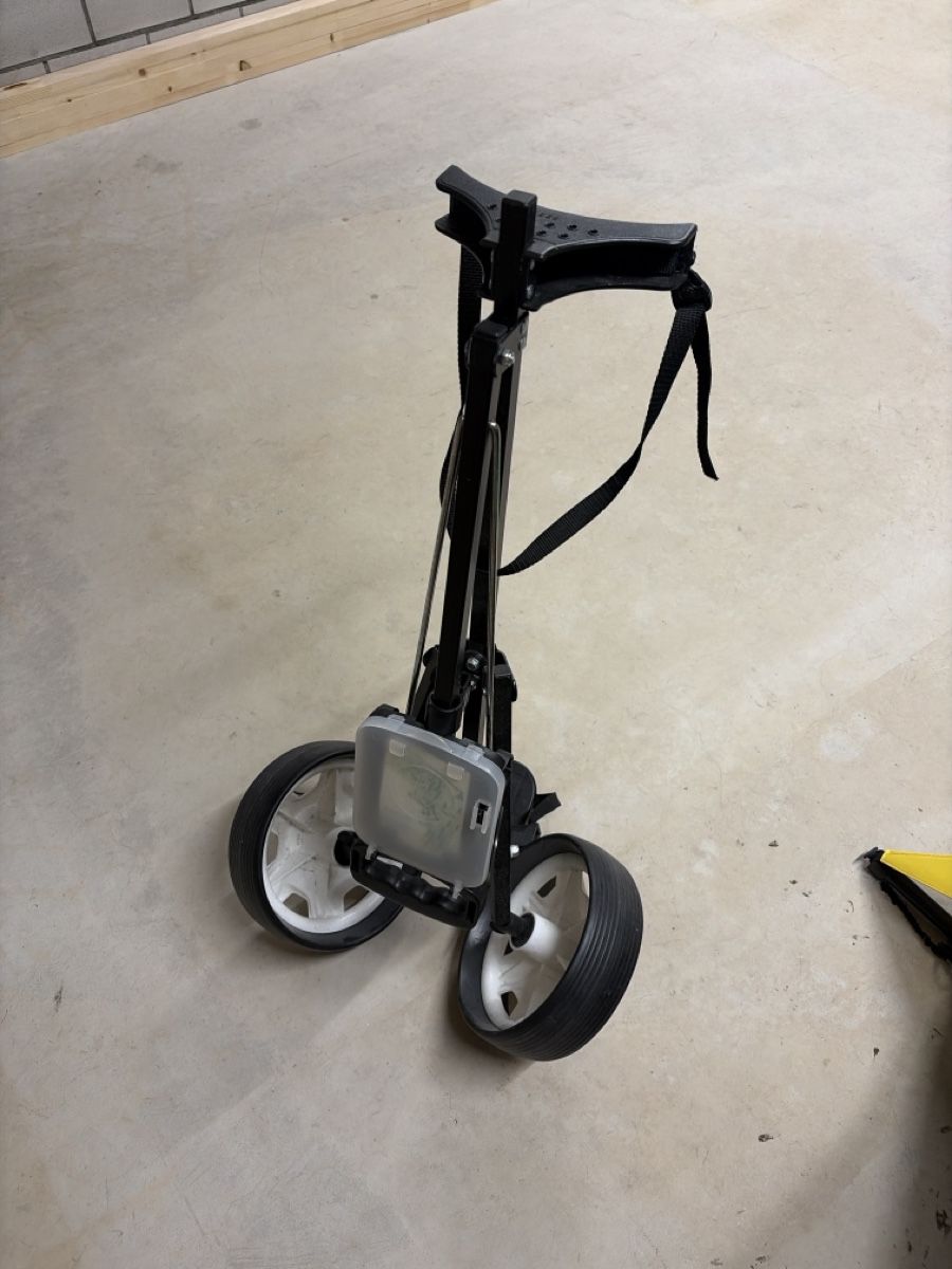 Trolley: Golf Trolley two wheels black foldable good condition – Usato da Winterthur venduto da Jocker6 1