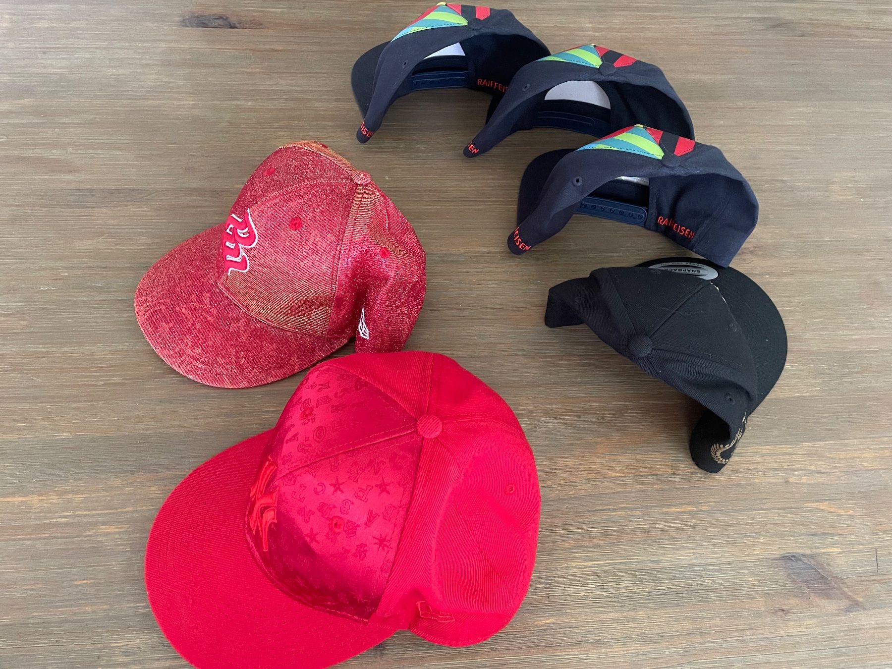 New Era Chapeaux, bonnets & casquettes: Caps – Neuf (Voir description) à Rickenbach SO par ori_t725 2