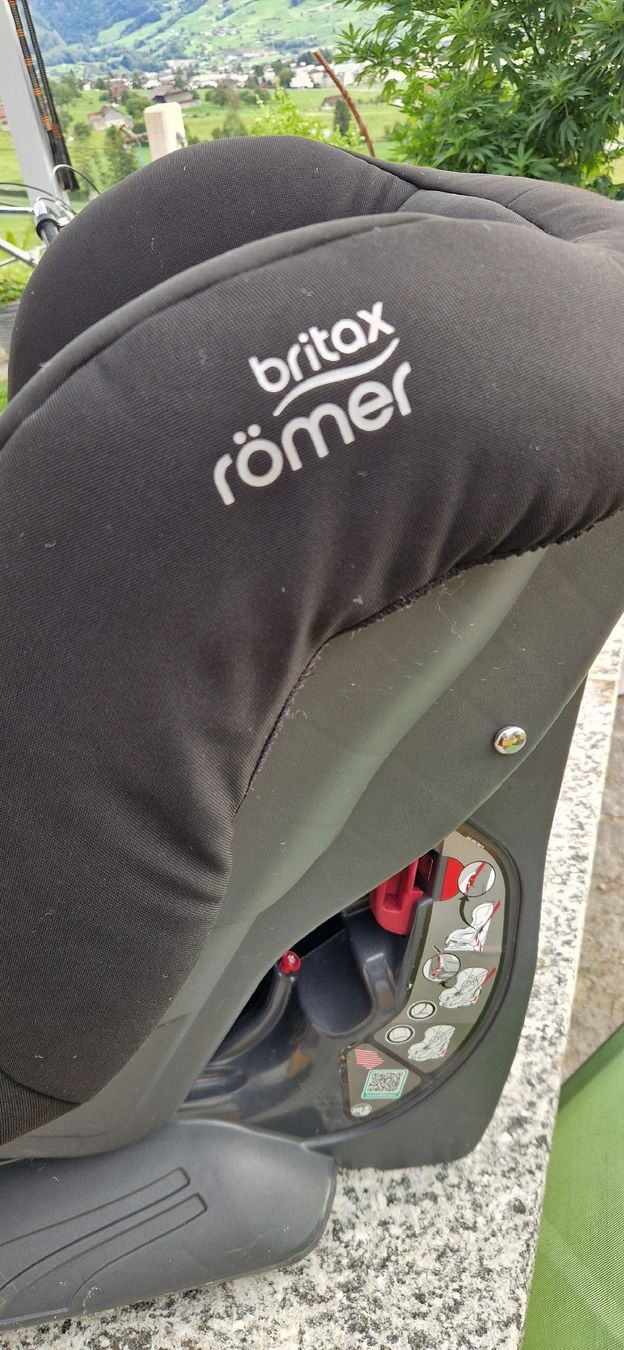 Britax Römer Sièges auto: Römer Britax Kindersitz – D'occasion à Seewen SZ par Turbo84 1