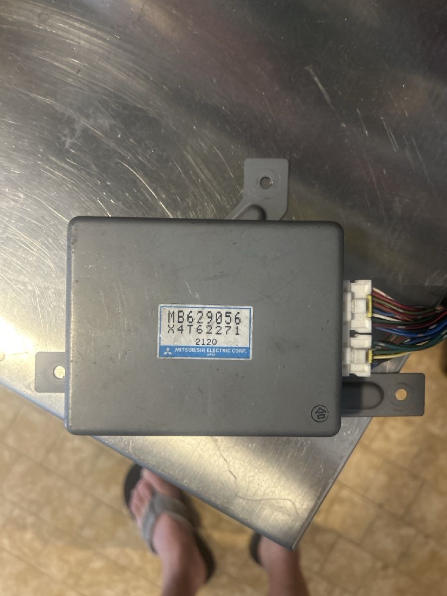 Tutti pezzi di ricambio auto: Mitsubishi 3000gt ECS Modul – Usato da Glis venduto da maf_ph9k