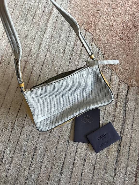 Borse da donna: Prada shoulder bag – Usato da Lugano venduto da gre_9lsz