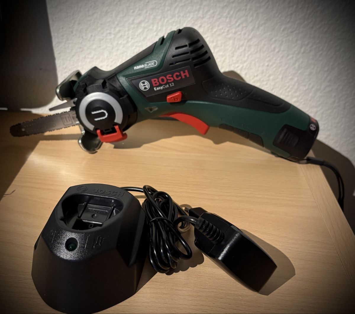 Bosch Alle Werkzeuge: Bosch EasyCut 12 avec chargeur et batterie – Neu (gemäss Beschreibung) aus Porrentruy von qwentoz 3