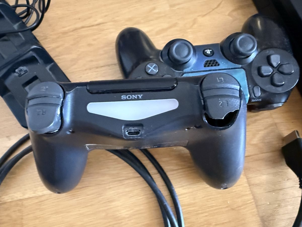 Sony Console: PS4 Konsole mit 10 Games – Usato da Ehrendingen venduto da edelkram 5