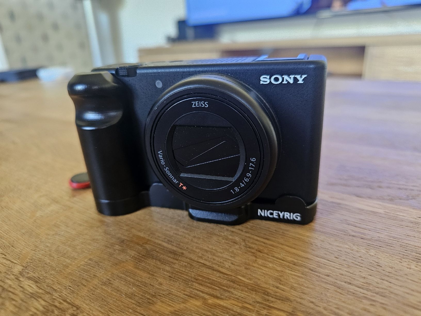 Sony Fotocamera: ZV1 M2 / ZV-1 II – Nuovo (secondo la descrizione) da Les Mosses venduto da bat_xx6x