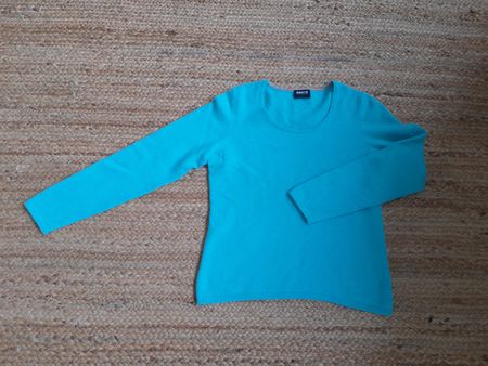 Pull 100% cashmire, en très bon état, tout doux....