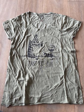 Step Art T-Shirt, von Künstler entworfen