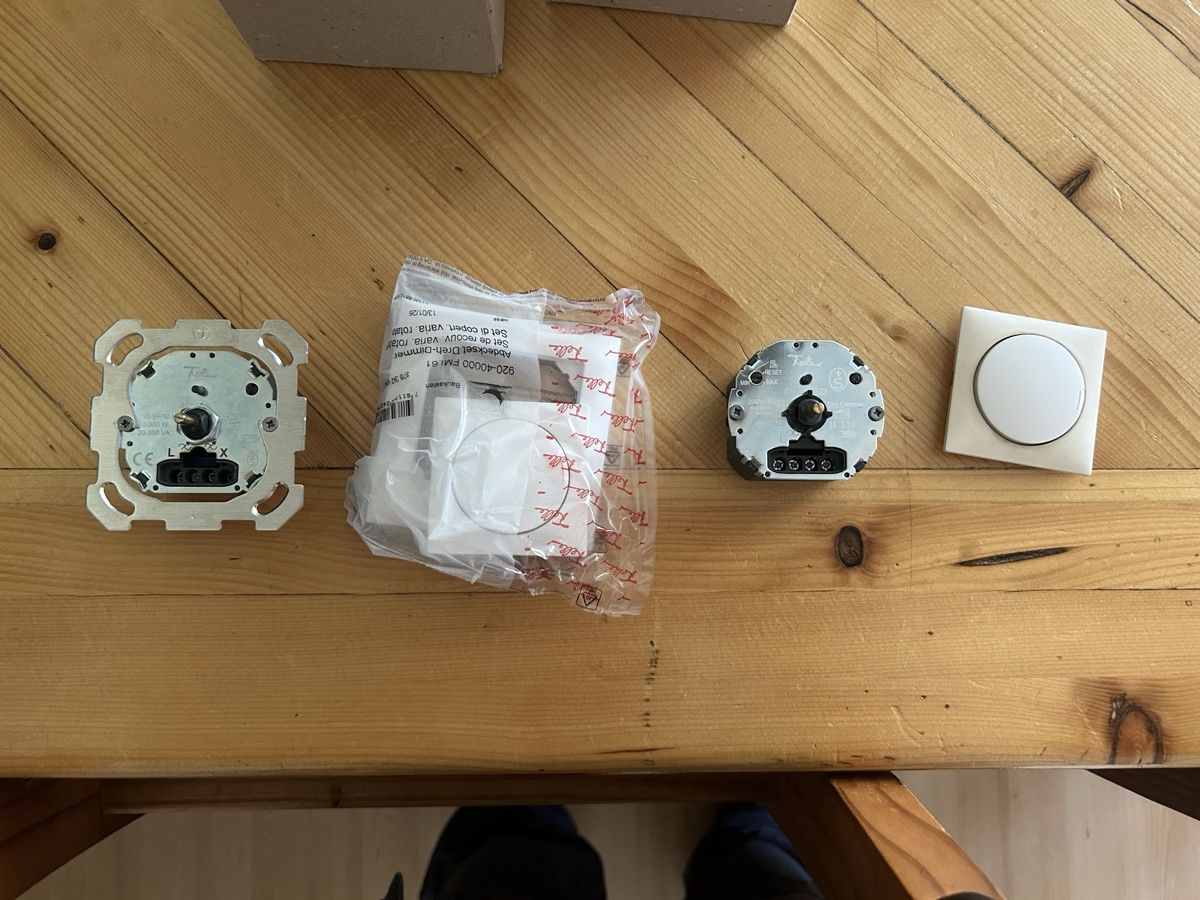 Feller Interrupteurs: Drehdimmer Feller Editio 2 – D'occasion à Ermenswil par Speed028026