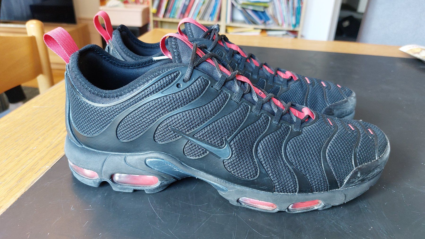Nike Herrenschuhe: Nike TN  Air Max Plus  gr 44 schwarz – Gebraucht aus Wallisellen von  3