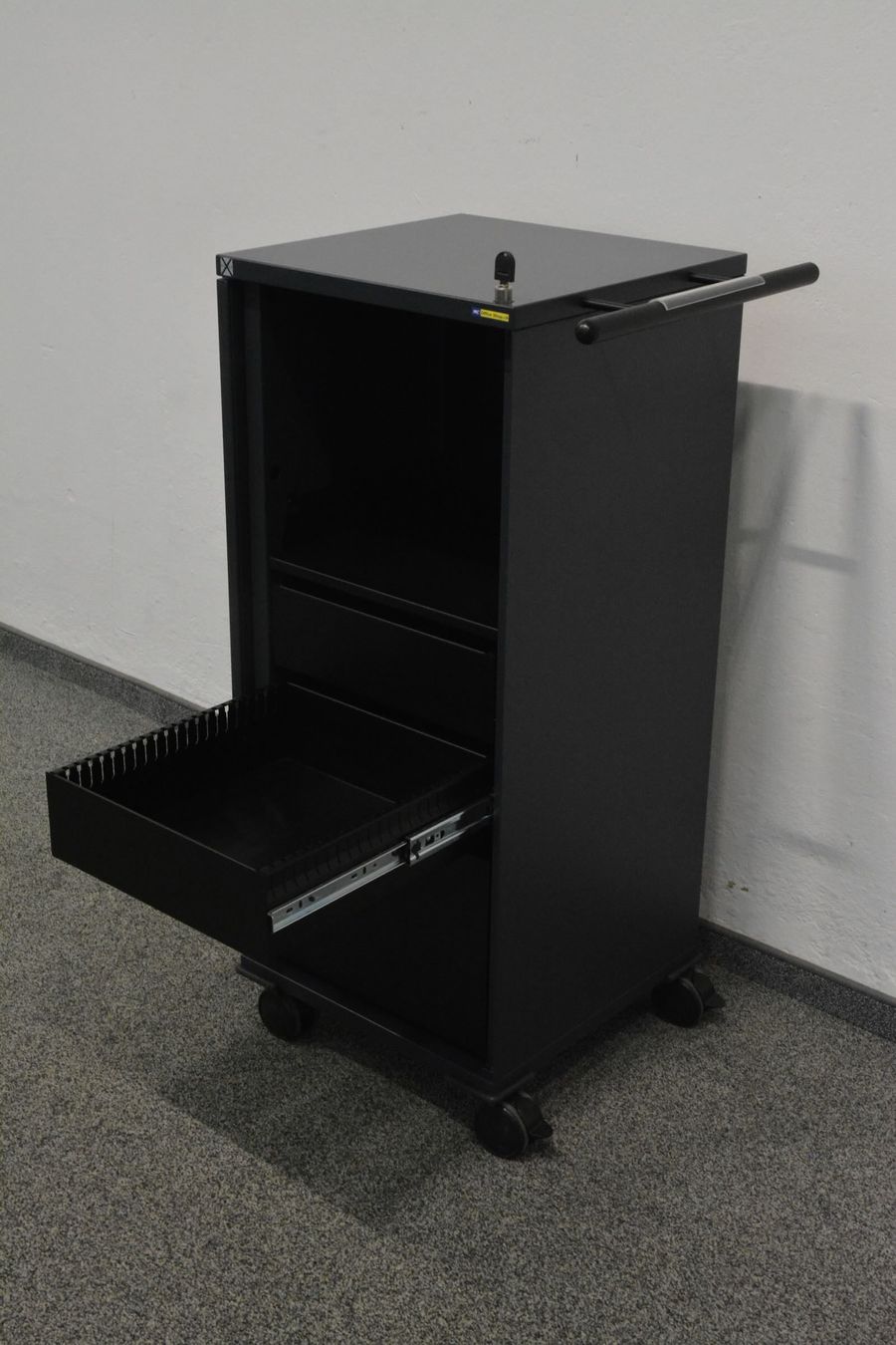 Banconi: Novex LC2 Roll-Caddy Anthrazit Dunkel mit Schlüssel – Usato da Schönenwerd venduto da mcofficeshop 3