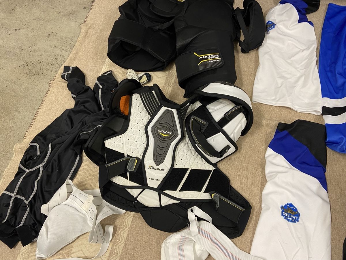 Bauer Protections: Hockey Ausruestung Set gebraucht – D'occasion à Dietikon par brocki-eyra 1