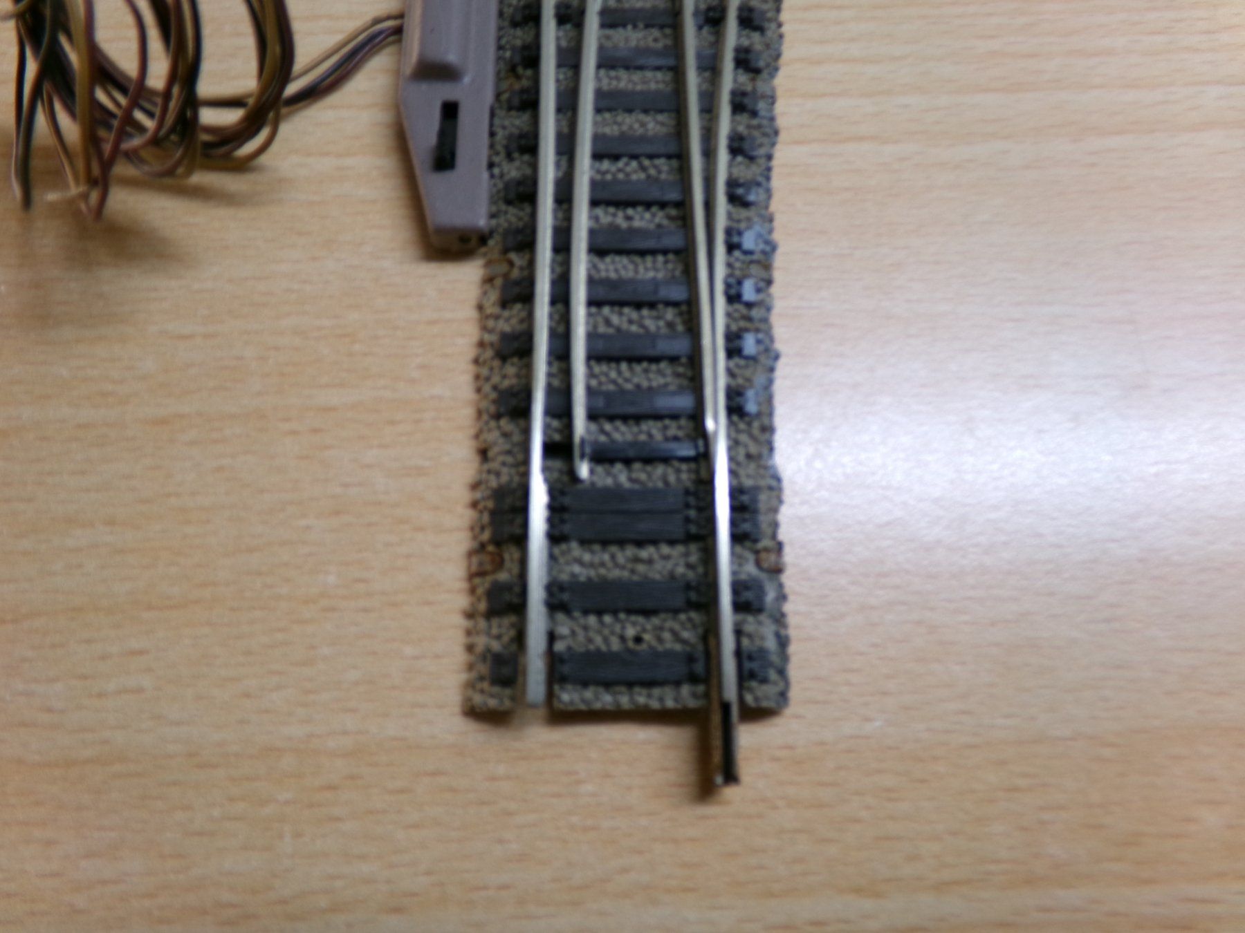 Fleischmann Modellini di ferrovie: Fleischmann H0 Profigleis Weiche rechts 6140 mit Antrieb – Usato da Hombrechtikon venduto da Se9 2