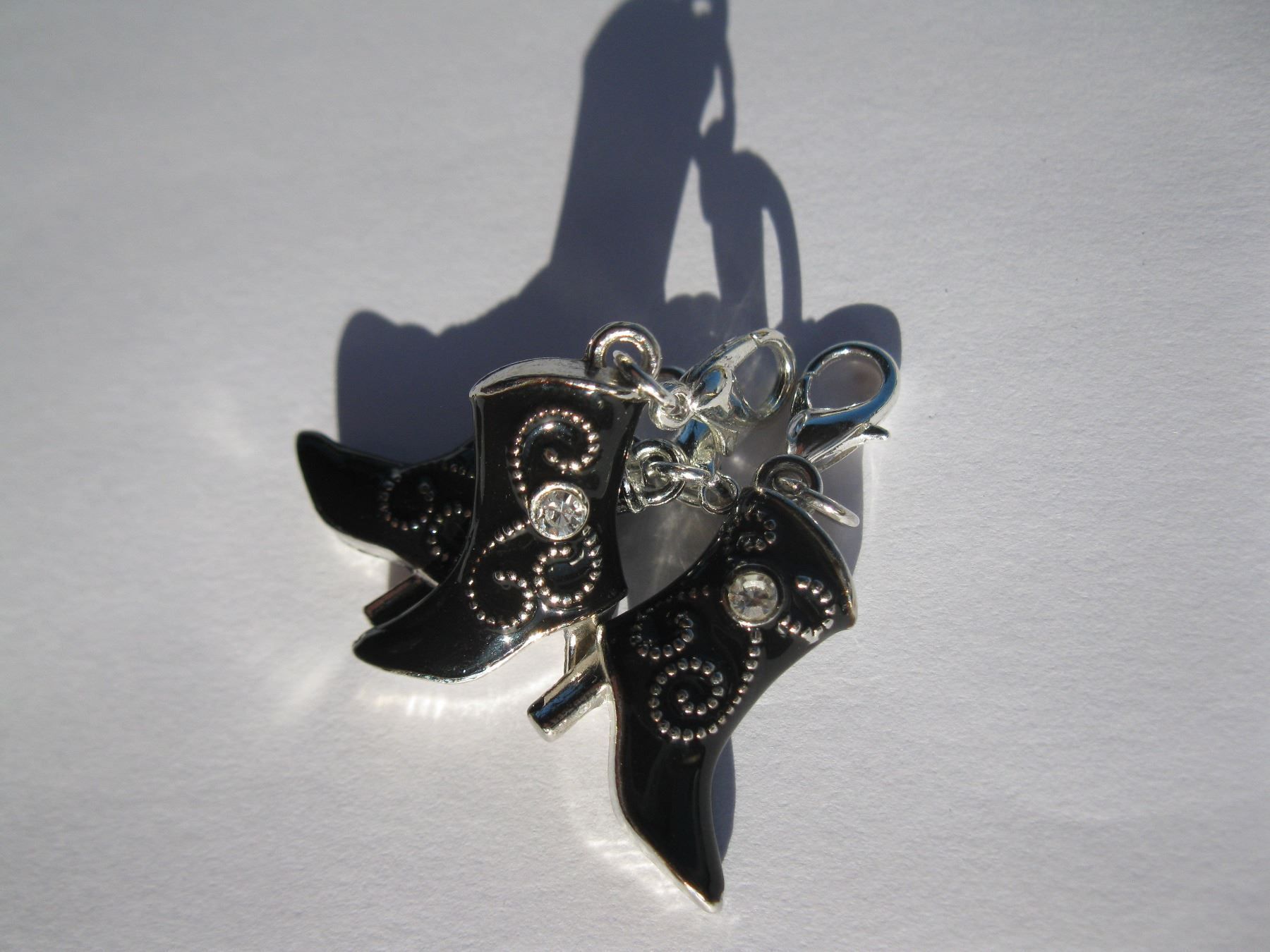 Ciondoli: 3D Charm Anhänger Stifelette, Stiefel silber/schwarz – Nuovo e nell'imballaggio originale da St. Margarethen TG venduto da LuanaKa 2