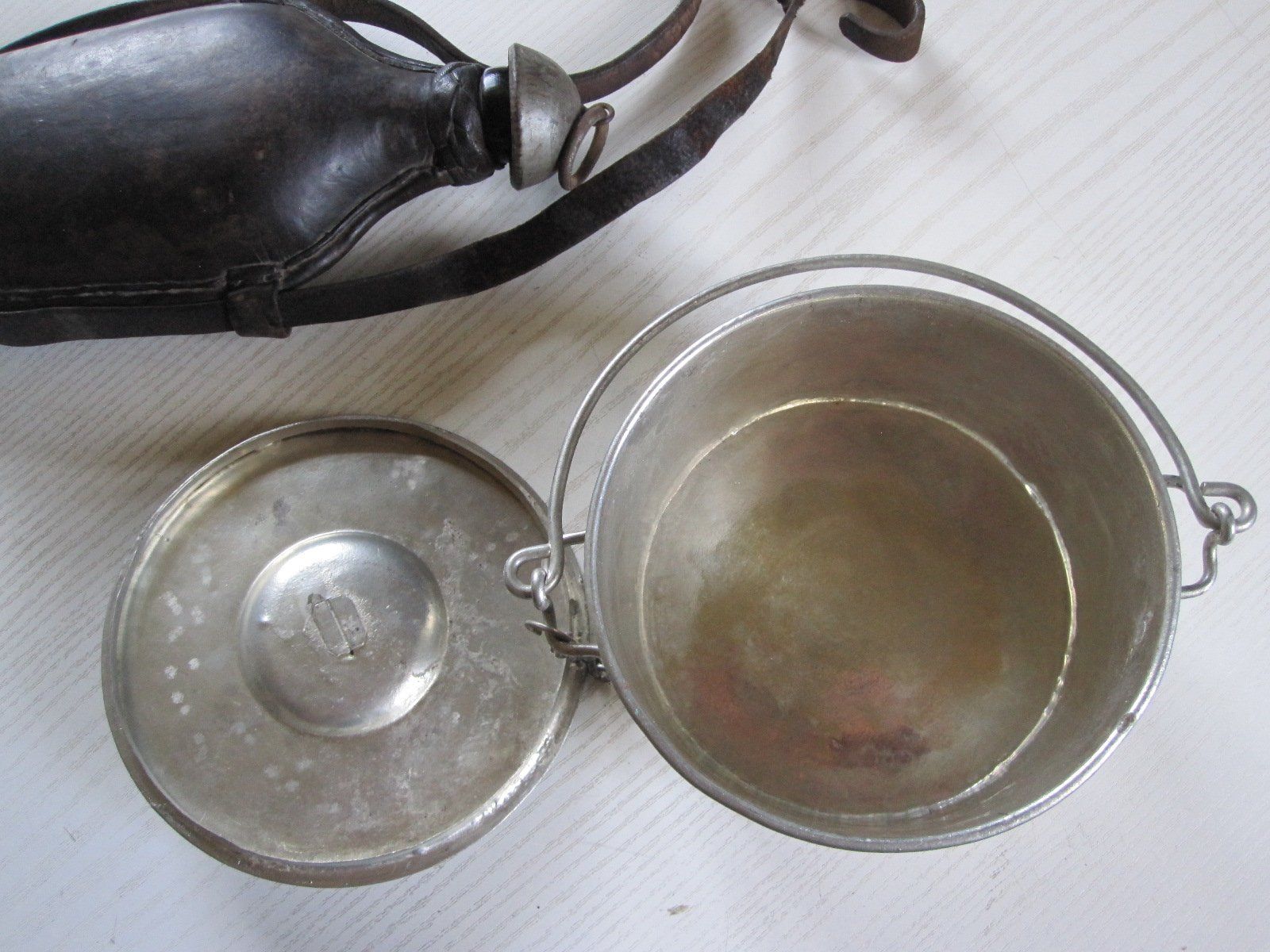 Schweizer Armee Flaschen: Antike Feldflasche und Gamelle , Schweizer Armee – Gebraucht aus Worb von Santosdumont 1