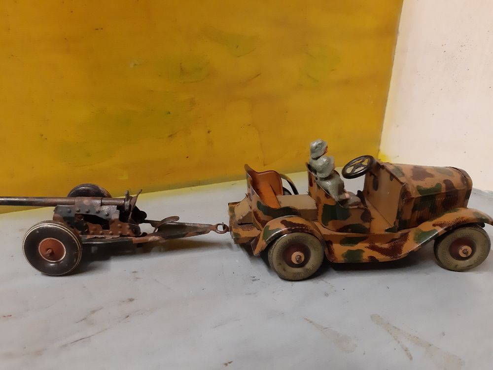Kübelwagen et canon anti-char Tipco 3