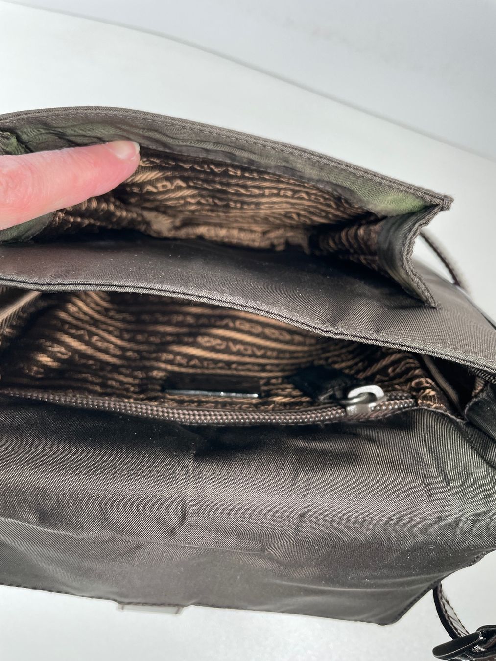Prada Taschen für Damen: PRADA Schultertasche, 100% Original – Gebraucht aus Riva San Vitale von roesel01 4