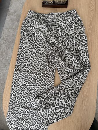 Stradivarius Culotte Hose Leo Grösse 36 neu