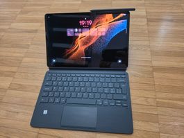 Samsung Tab S8+ mit Book Cover Keyboard