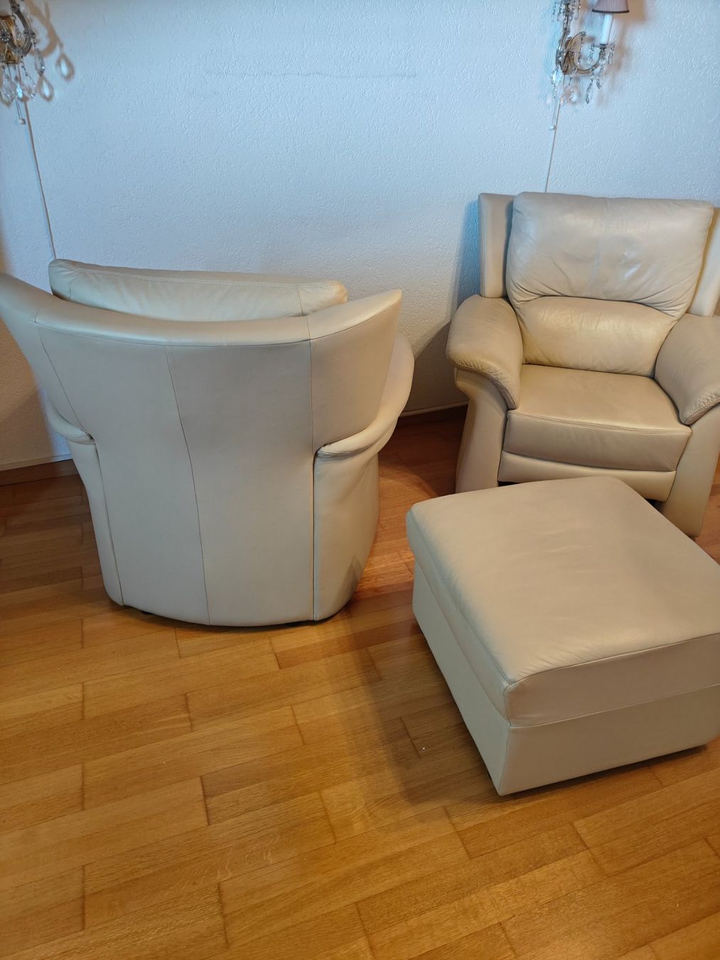 Poltrone: Ledersessel-Set beige - 2 Sessel + Ottoman - 1990er-2000er – Usato da Birr venduto da DisDas 7