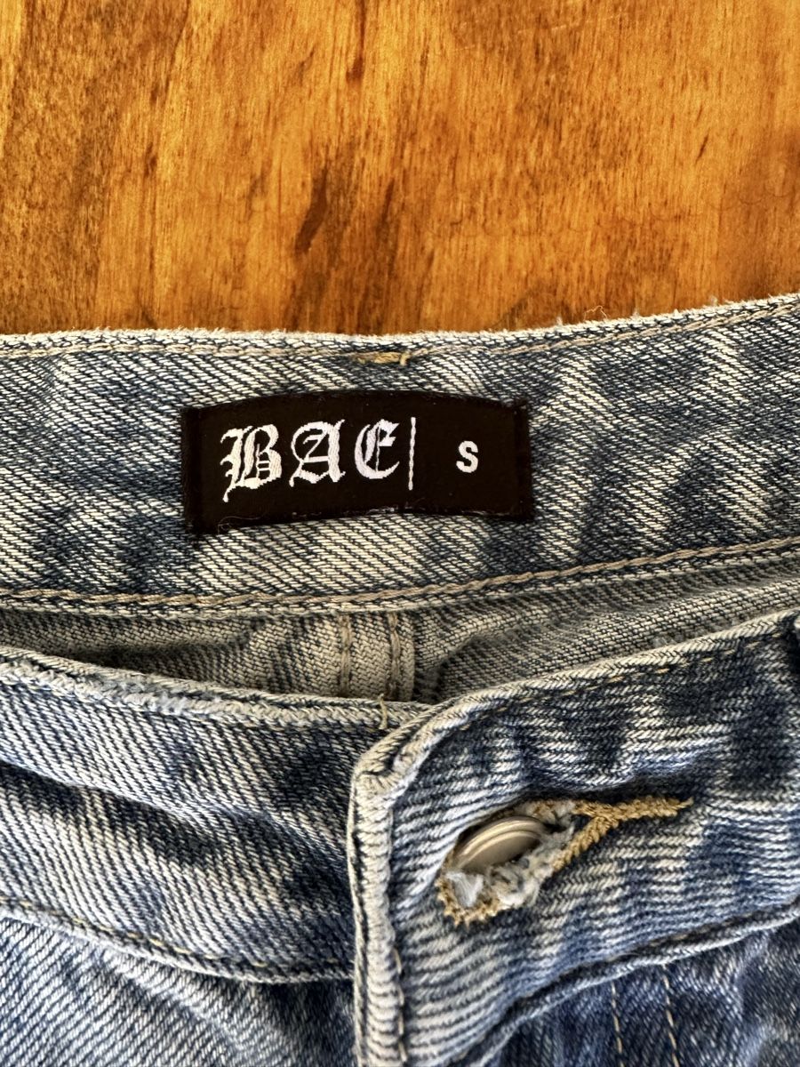 Jeans: Jean BAE croiss. appliqué Taille S  – Usato da Châtelaine venduto da Alexandra.jankowski 3