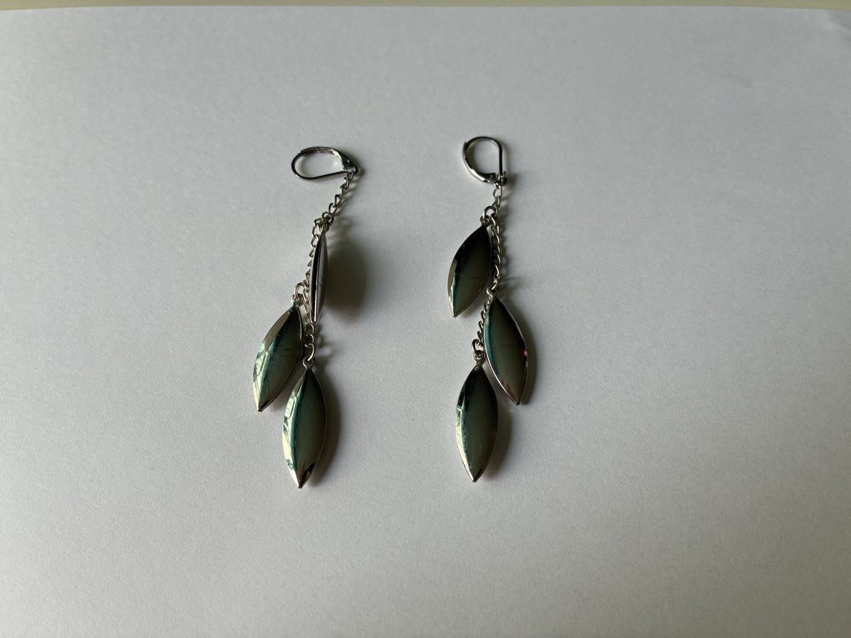 Ohrringe & -stecker: Silver tone dangle earrings leaf design – Gebraucht aus Basel von cat_sq5m 3