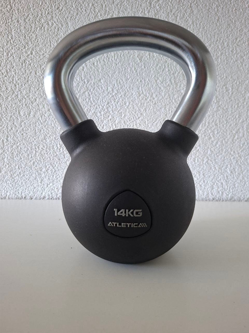 Atletica Hanteln & Gewichte: Rubber Kettlebell PRO | 14kg – Neu (gemäss Beschreibung) aus Lyss von realstyle