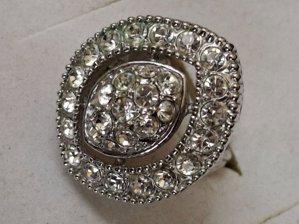Ringe: Funkelnder Cocktail Ring Oval, Modeschmuck opulent Gr. 18 mm – Gebraucht aus Münchenbuchsee von babilibern 2