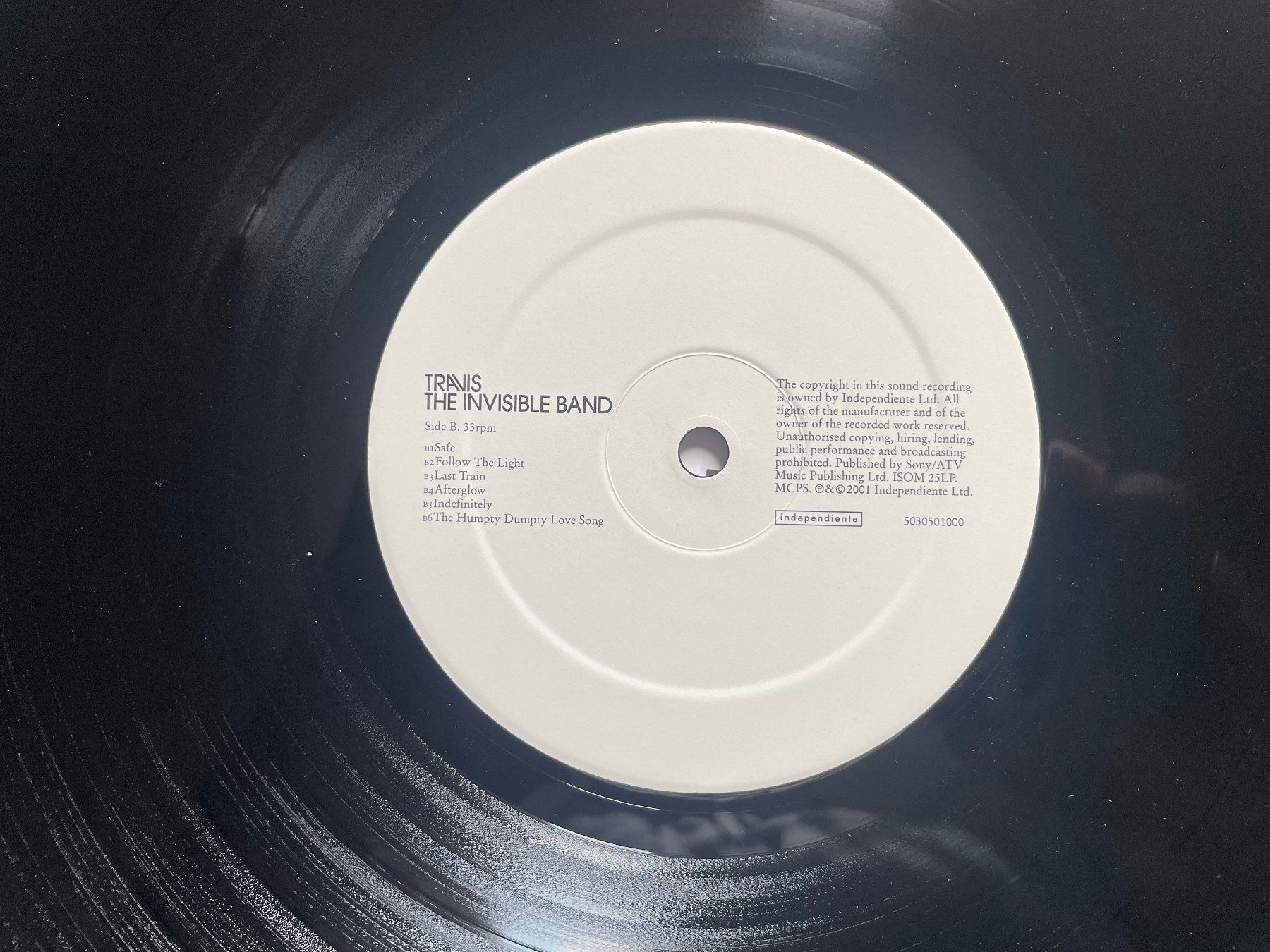 Dischi in vinile: Travis, The Invisible Band,  UK, Original!! – Usato da Kleinlützel venduto da Vinylspezi 7