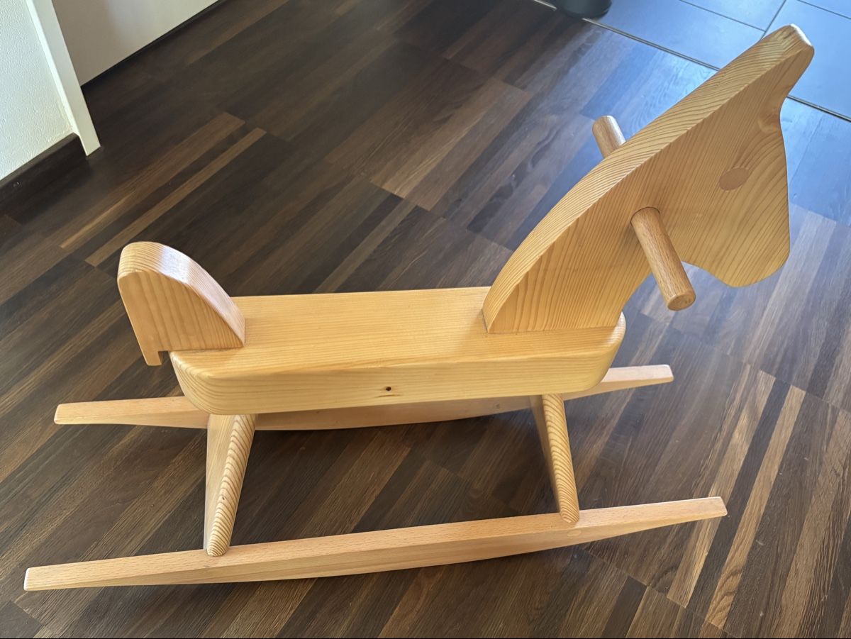 Giocattoli:  Holz-Schaukelpferd gepflegt  – Usato da Hinwil venduto da Anngeblich0815
