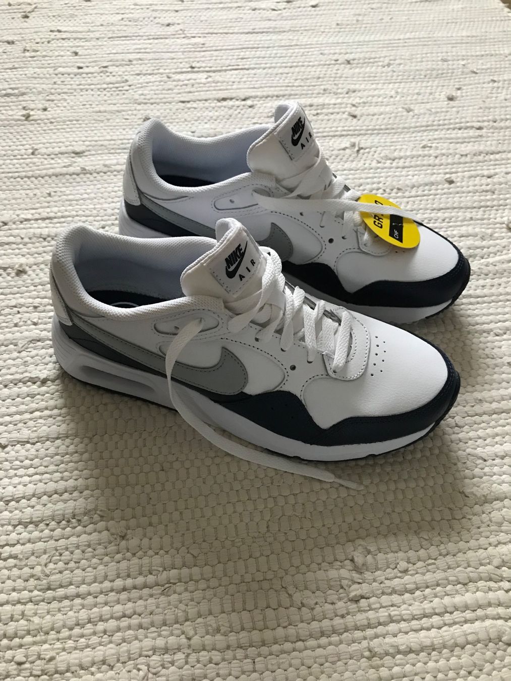 Nike Scarpe da uomo: NEU Leder Nike Sneakers Gr. 40 – Nuovo e nell'imballaggio originale da Affoltern am Albis venduto da variablend