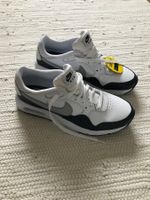 NEU Leder Nike Sneakers Gr. 40