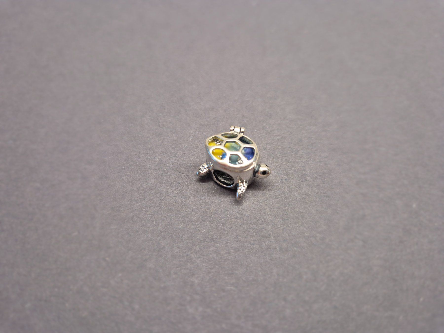 Anhänger: Silber Charm Schildkröte farbig +Garantie – Neu (gemäss Beschreibung) aus Rotkreuz von Carbone_Bijou-Shop