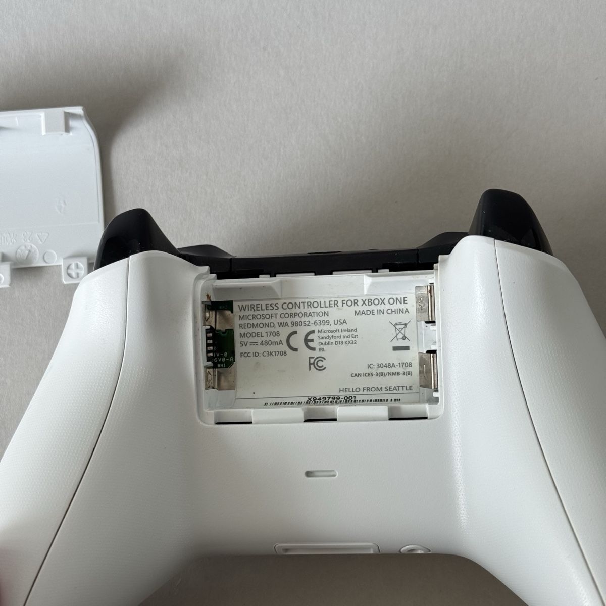 Controller: Original Xbox One Wireless Controller (Modell 1708, Bluetoot – Nuovo (secondo la descrizione) da Rümlang venduto da vla_9g7d 5