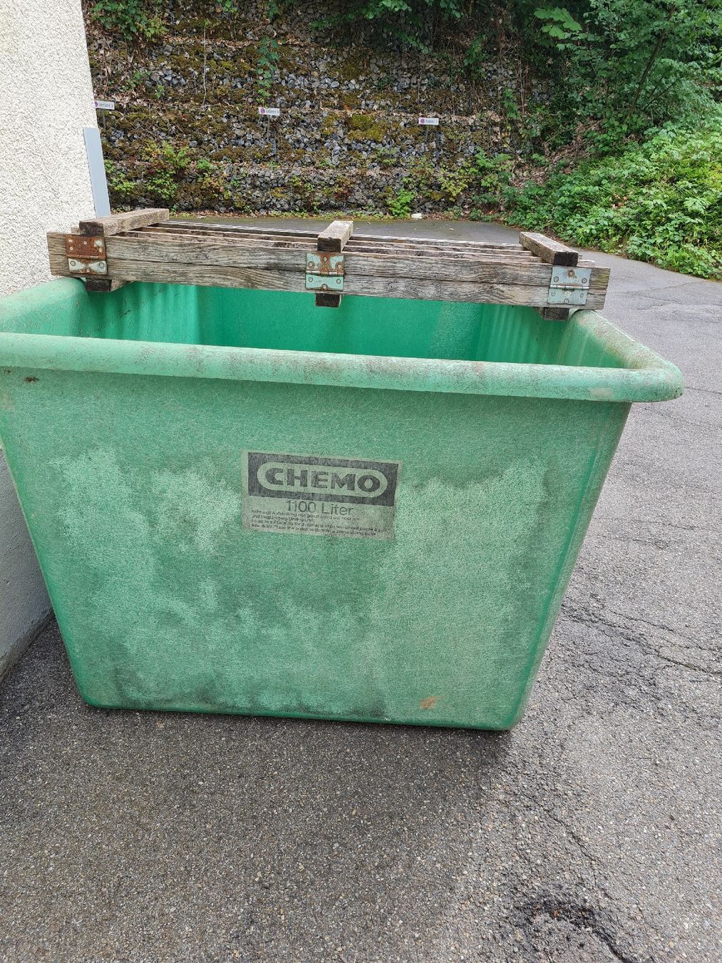 Abbeveratoi e trogoli: Regentonne 1100 Liter mit Deckelgestell – Usato da St. Gallen venduto da zim_58gw 2