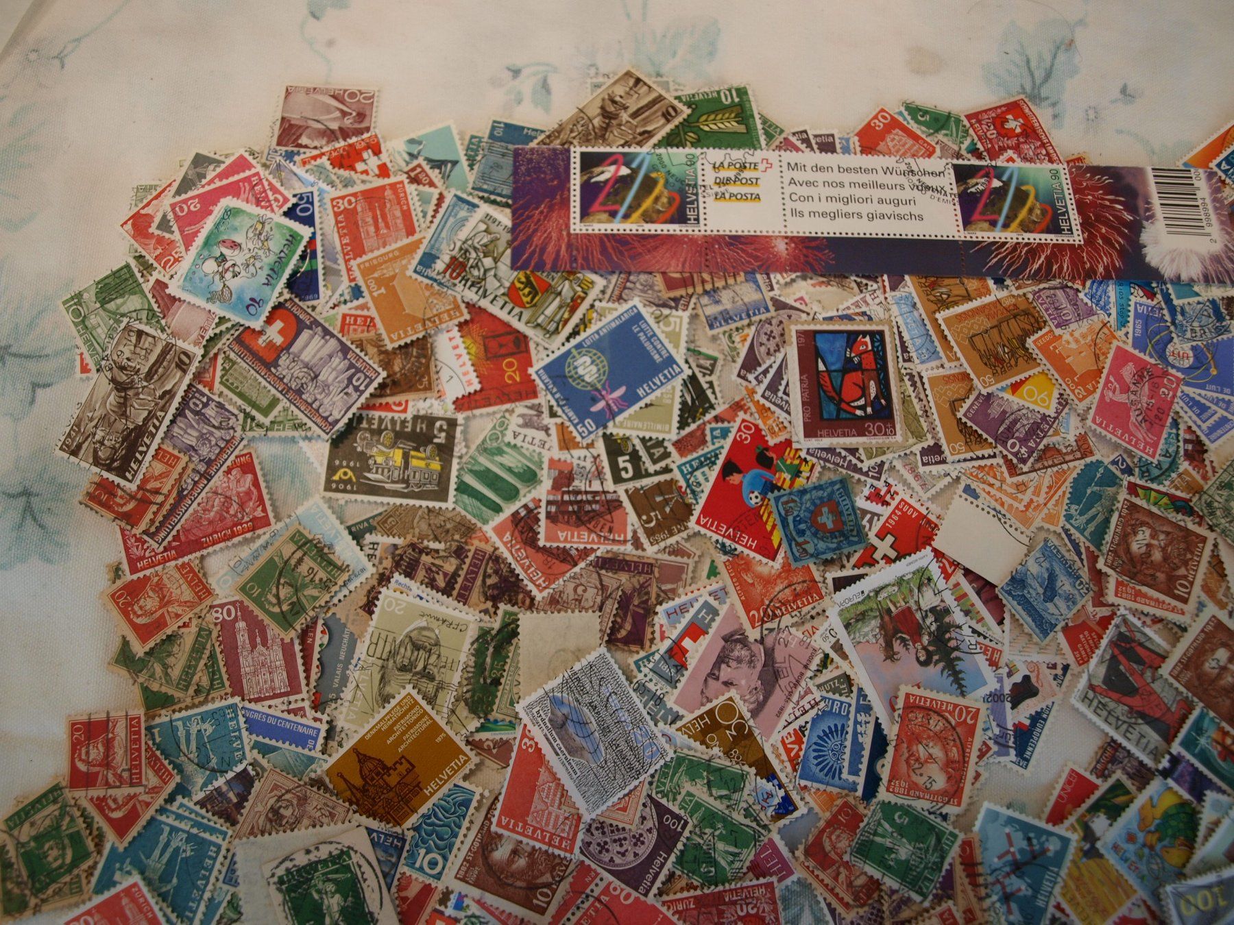 Tutti i francobolli: 1000 Schweizer Briefmarken über 70g Gebraucht siehe Bilder – Usato da Aarau venduto da Marcele0 1