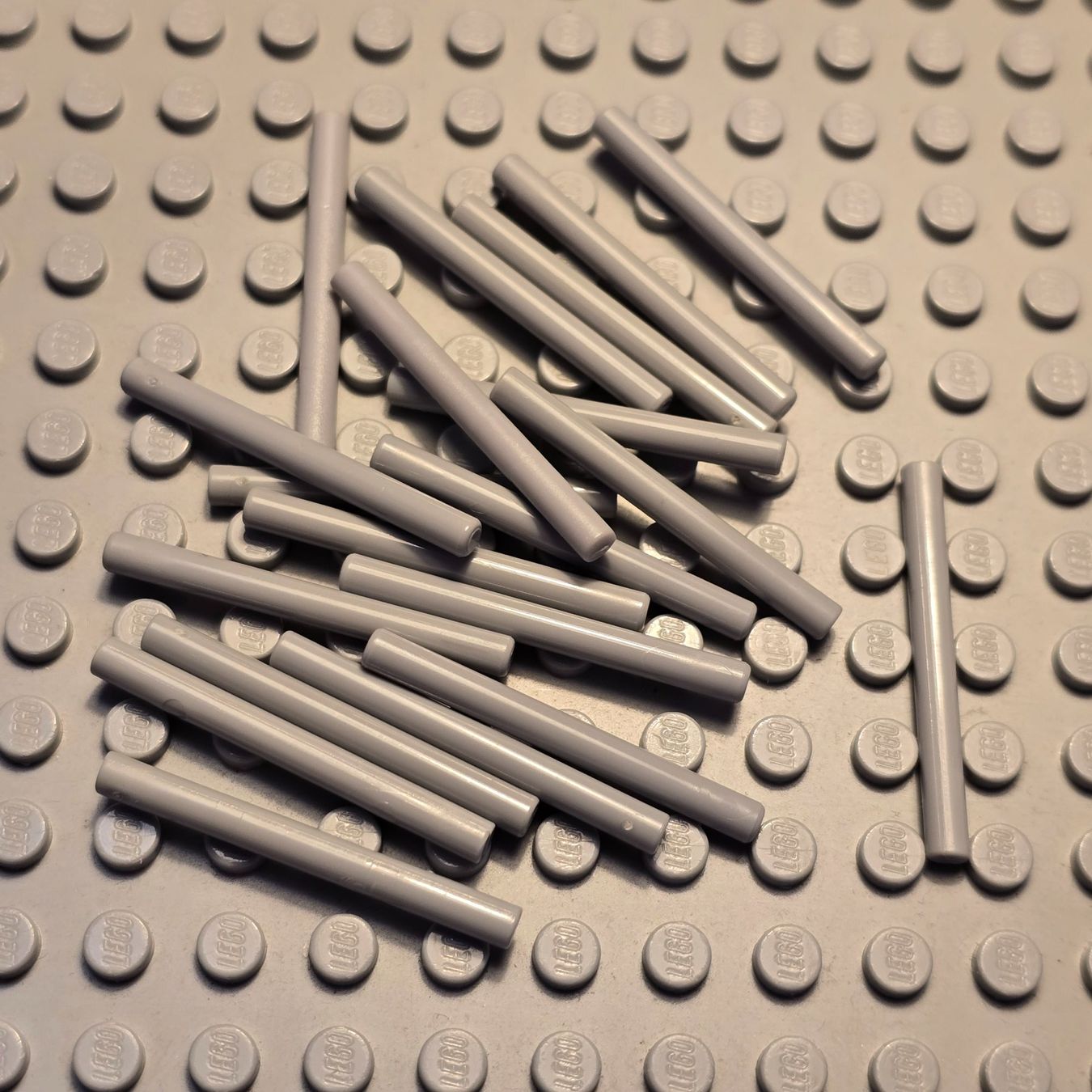 Lego Kit di costruzioni: Lego 20x Stab 4L (30374) hellgrau – Usato da Basel venduto da Swi-7621
