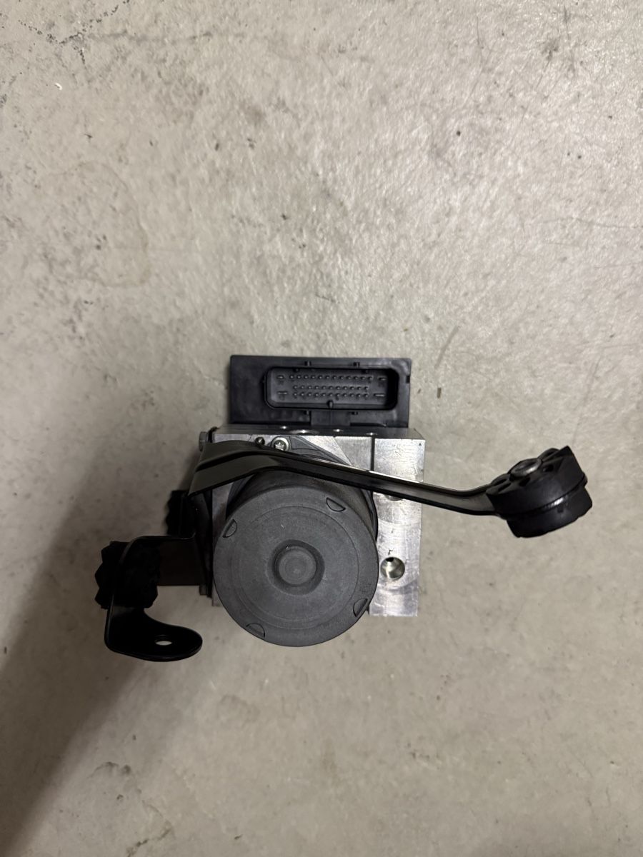 BMW Tutti pezzi di ricambio auto: BMW ABS PUMPE INKL. STEUERGERÄT – Usato da Spreitenbach venduto da 8957_Spreitenbach 2