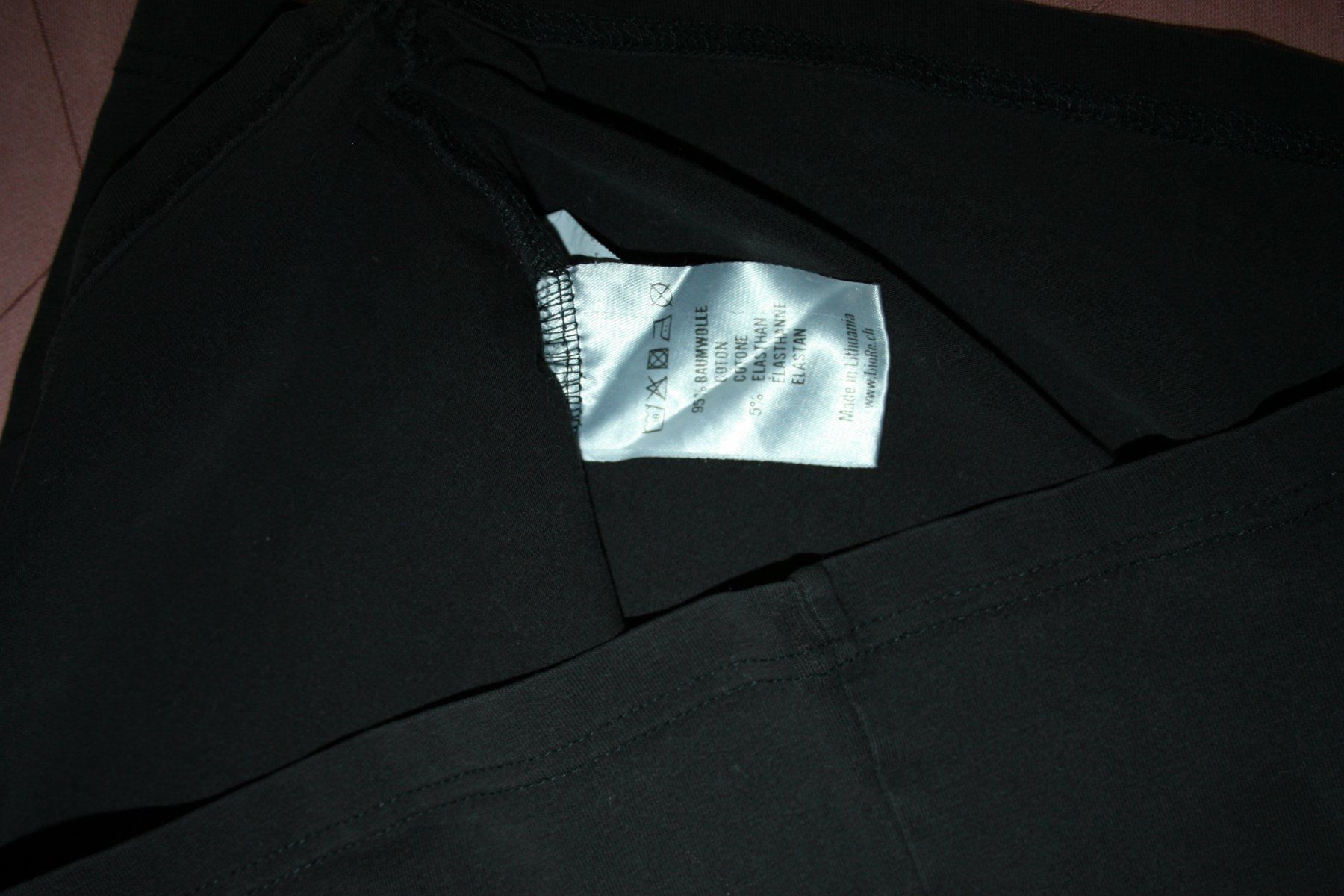 T-Shirts: T-Shirt Langarm schwarz Gr. M – Gebraucht aus Flüelen von Diversicum-Textil 1