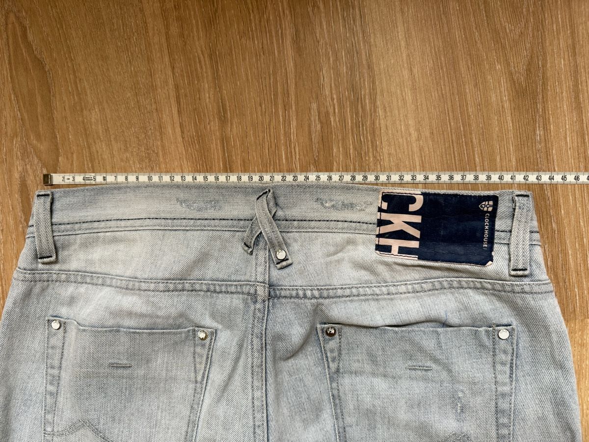 C&A Jeans: Jeans bleu clair straight fit C&A, t.33/32 – Usato da Tavannes venduto da Thriftshop 2