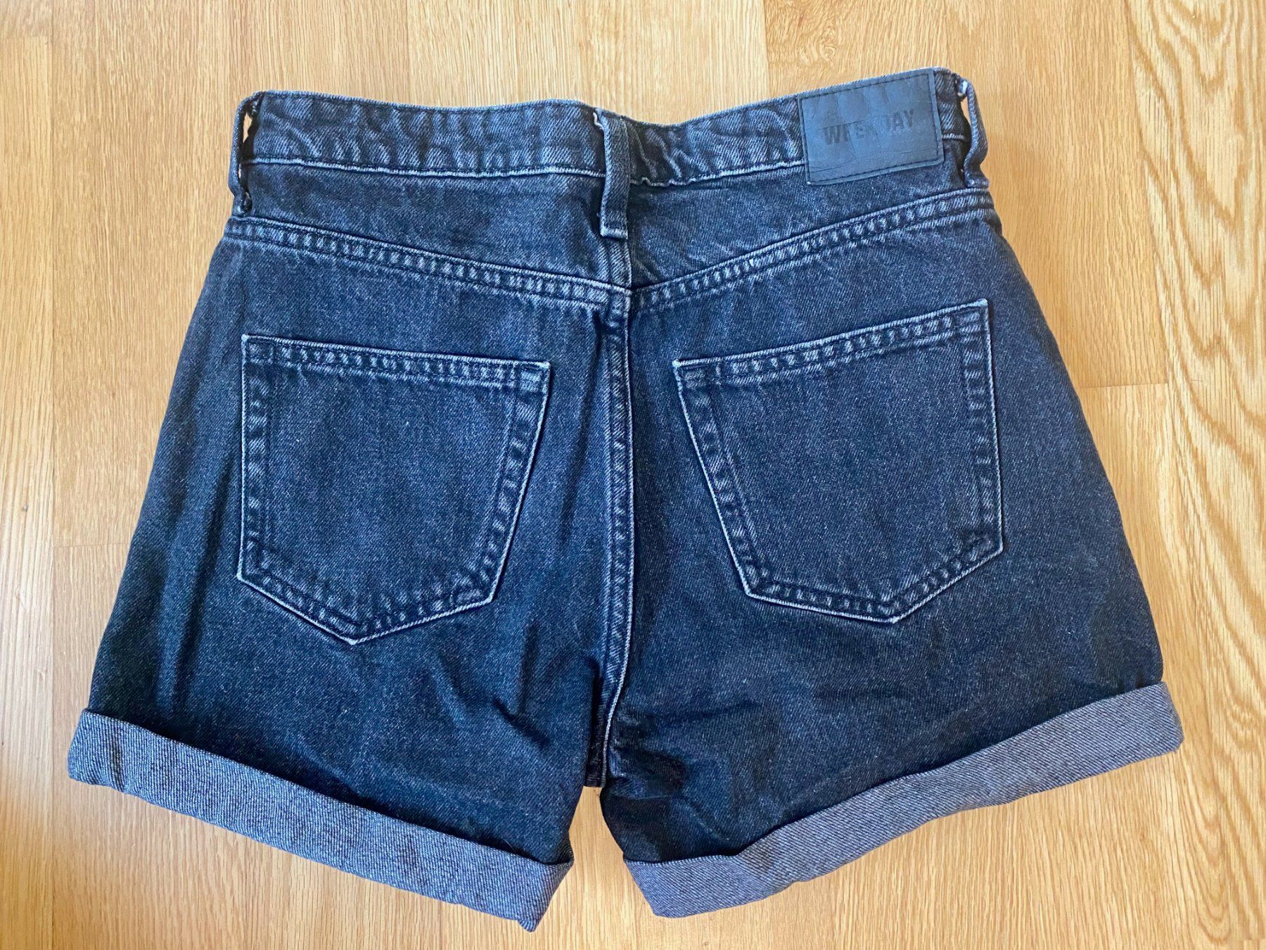 Weekday Pantaloni: Weekday Jeans Shorts – Usato da Bern venduto da eli7 1