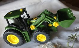 Spielzeug Traktor John Deere so wie auf dem Foto