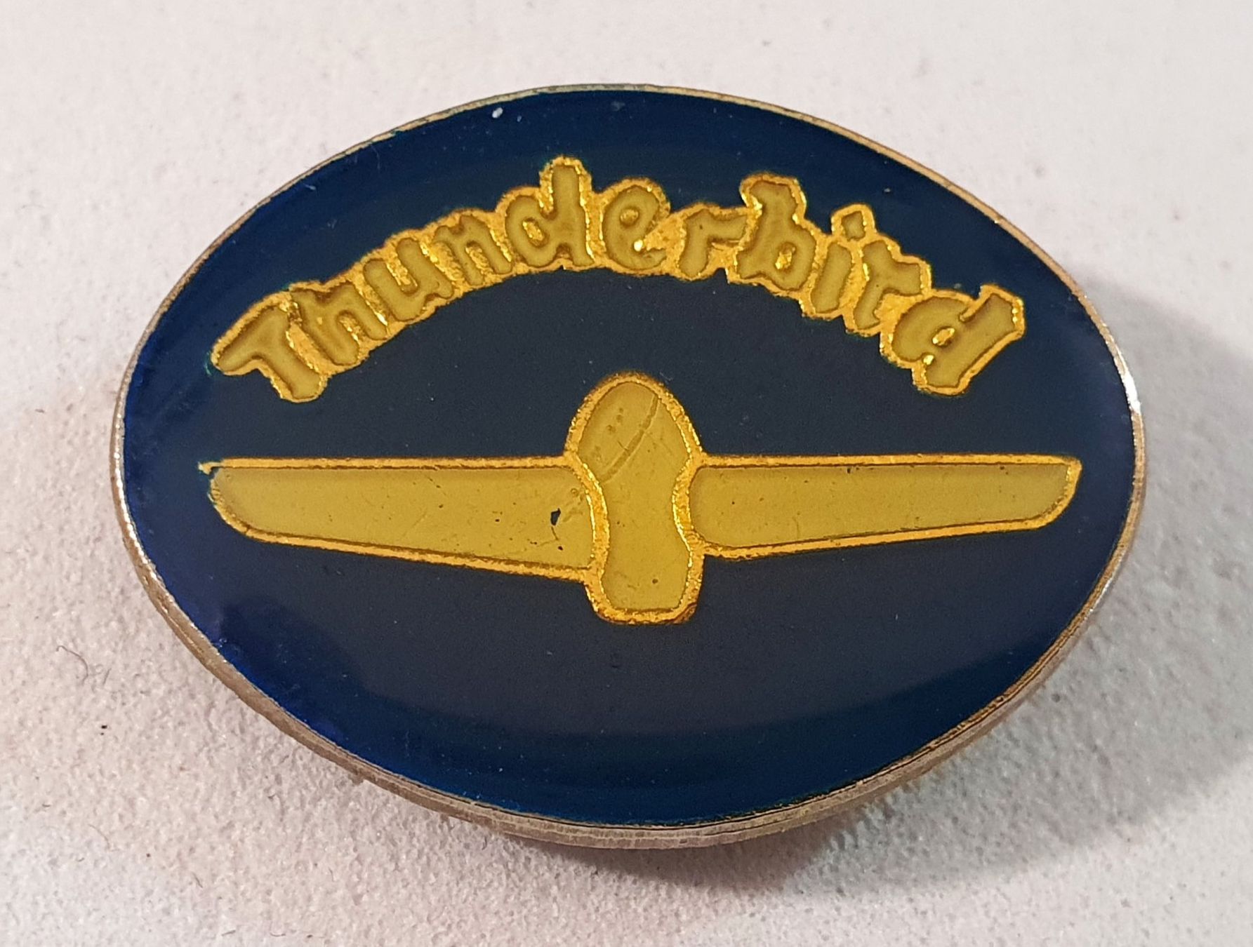 Plaketten & Abzeichen: AA378 - Pin Auto Logo Oldtimer Ford Thunderbird – Gebraucht aus Reinach BL von Boston-Verkauf