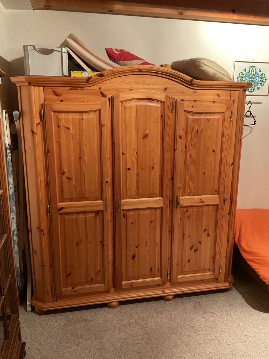 Schränke: Schrank – Neu (gemäss Beschreibung) aus Belp von _b9mc