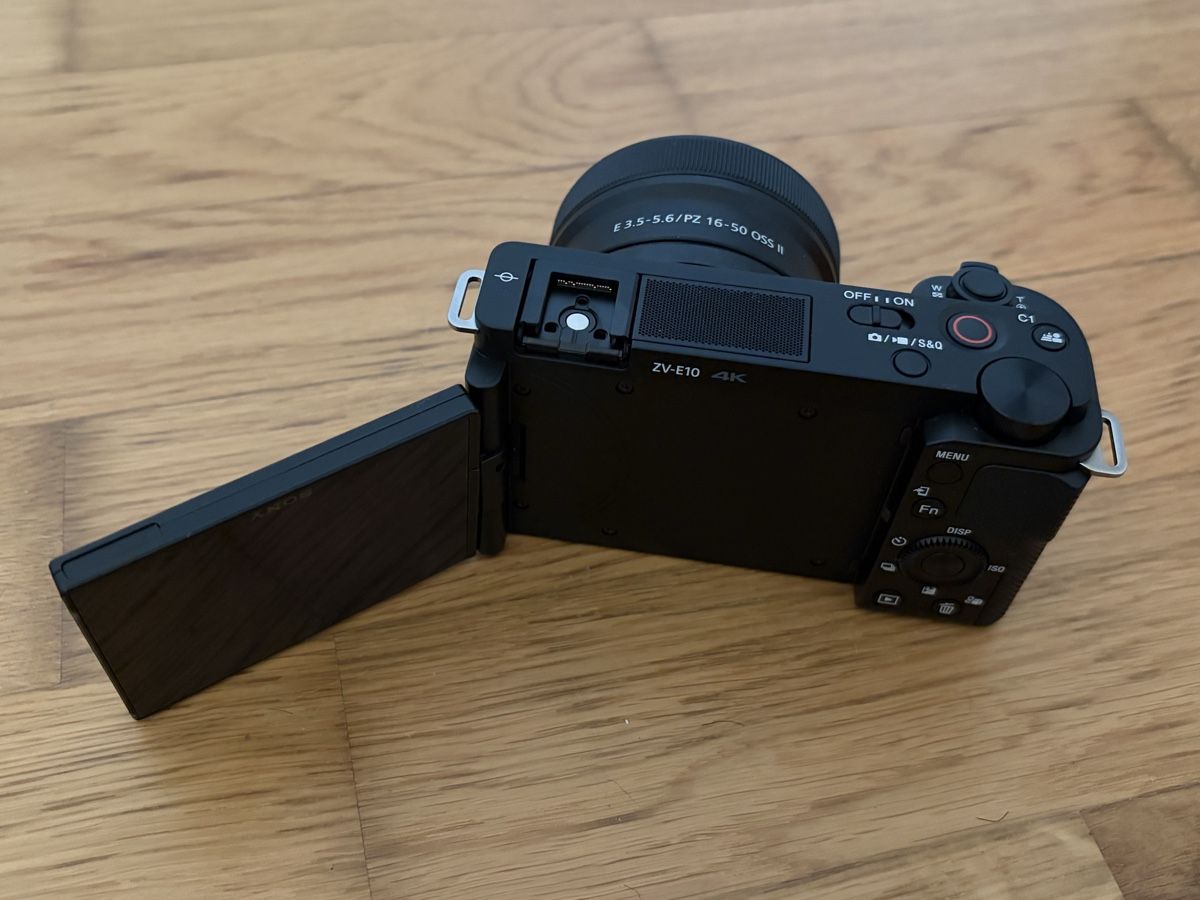 Sony Fotocamera: Sony Alpha ZV-E10 + Objektiv und OVP – Nuovo (secondo la descrizione) da Rüti ZH venduto da Flowerfield 2