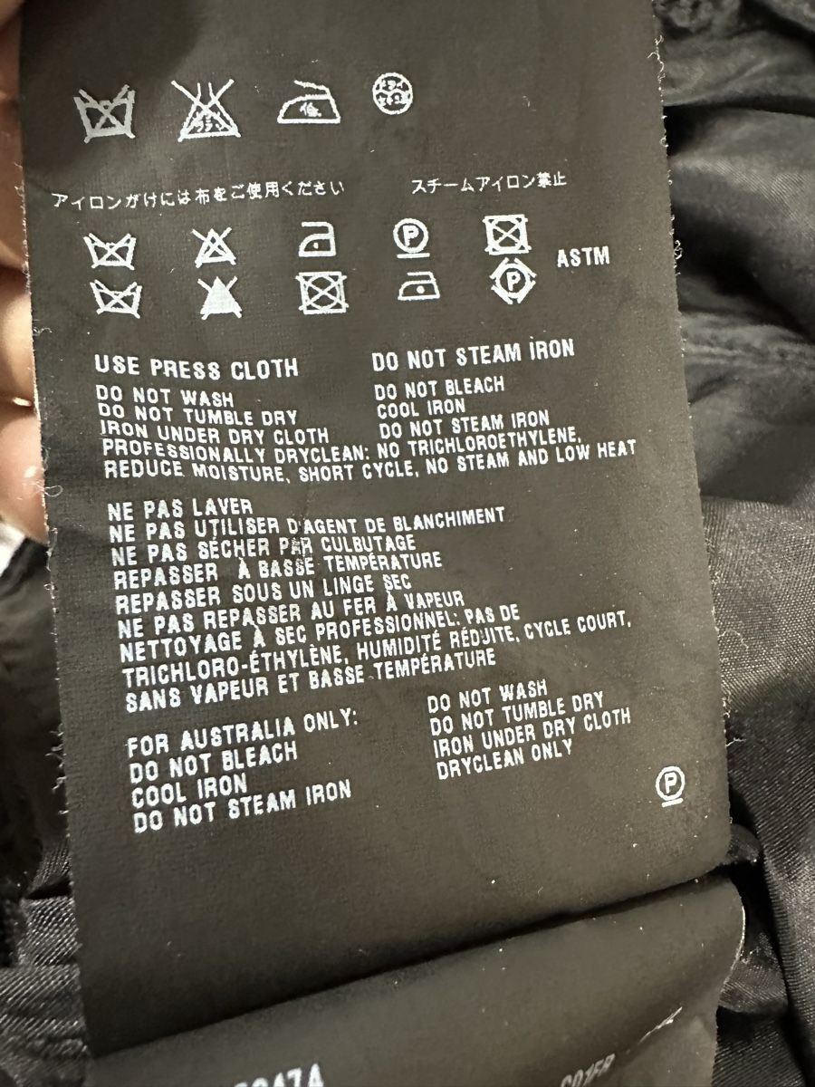 Prada Jacken: Prada Tweed Jacke Grösse 44 Schwarz – Gebraucht aus Küsnacht ZH von Nano_zh 3