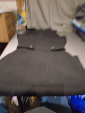 Kleid ca. Grösse S, schwarz/fester Stoff, hinten Reissversch